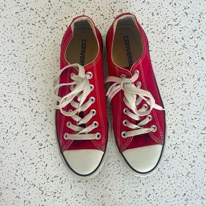 red converse❤️